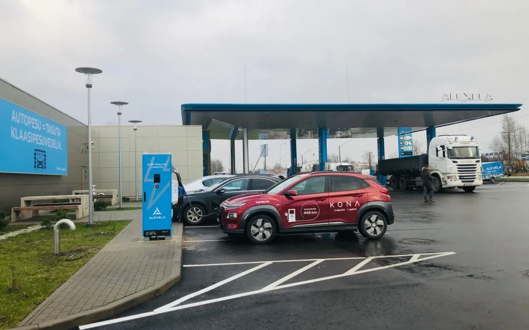 Tallinna Peterburi tee 77 Alexelas asuv elektriautode kiirlaadija